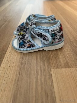 Papucky Manik 19 - 2