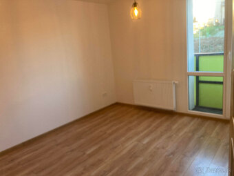 Na prenájom - príjemný 3i byt s balkóm v Detve -kompletná re - 2