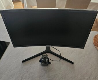 Samsung C24FG73, 24" - 2