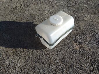 Škoda 120-nádržka na kvapalinu do ostrekovačov - 2