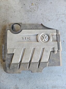 03L103925AM kryt motora VW - 2
