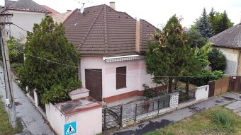 Trojizbový rodinný dom v širšom centre mesta Lučenec - 2