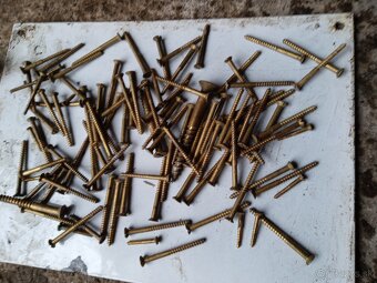 Staré mosadzné šrubky šroby - 2