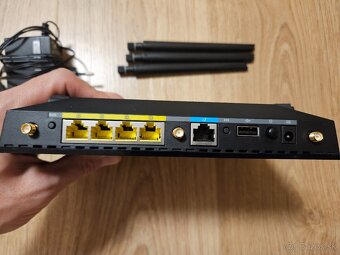 Router ASUS RT-N18U, 2.4 GHz, 600 Mb/s - 2