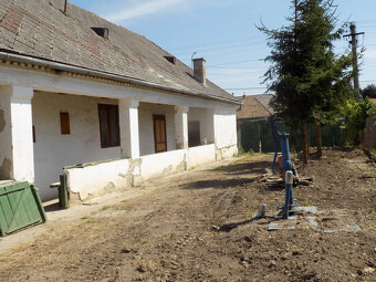 Na predaj 4 izb . sedliacky dom v Tvrdošovciach na hlavnej - 2