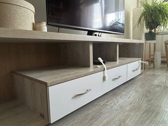 Skrinka pod TV - 2