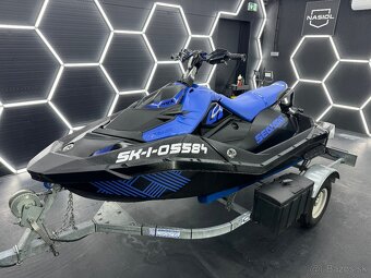 Vodny skuter seadoo spark trixx 3up - 2