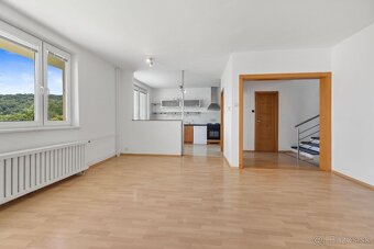 5 IZB.RODINNÝ DOM S ÚŽASNÝM VÝHĽADOM, GARÁŽ,TICHÉ PROSTREDIE - 2
