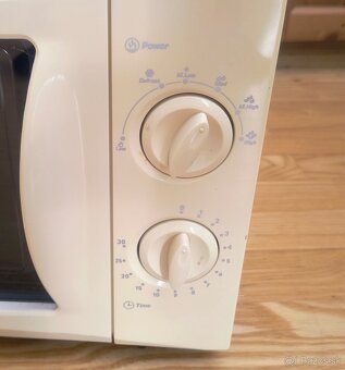 Mikrovlnná rúra ECG MTM 1701 B 700 W - 2