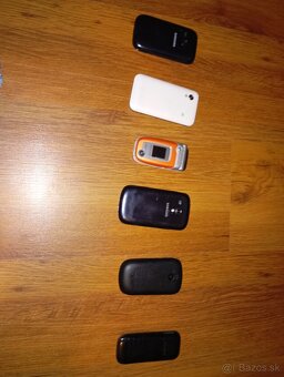 Predám staré mobily 8€ na kus - 2