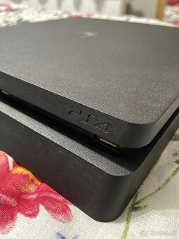 Predám PlayStation 4 Slim (1TB) v dobrom stave - 2
