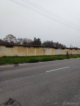 Reklamná plocha na Riečnej ulici v Prievidzi. - 2