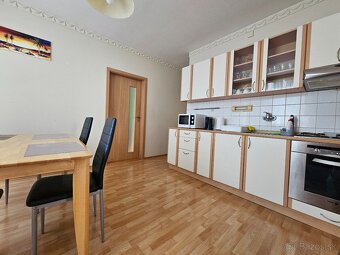 Ponúkam Vám na predaj veľkometrážny 3 izbový byt s balkónom - 2