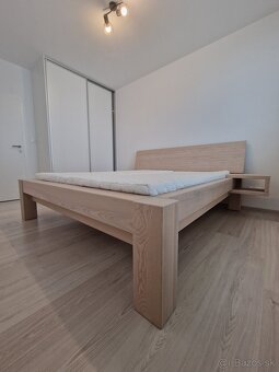 Masívna manželaká postel - 2
