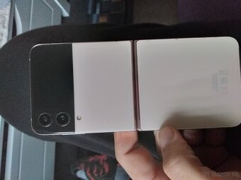 Predam Samsung flip 4 tel je funkčni ale treba vimena vnutor - 2