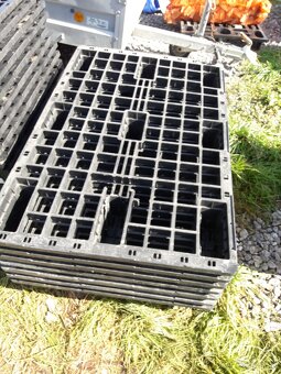 Predam plastove palety - 2