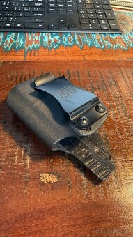 Predám púzdro EVO KYDEX na HS H11 HELLCAT - 2