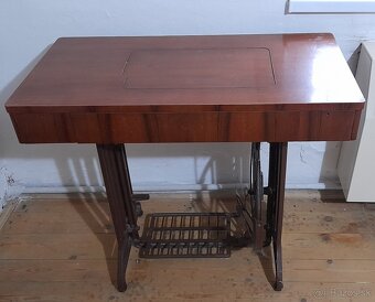 Šijací stroj Lada - 2