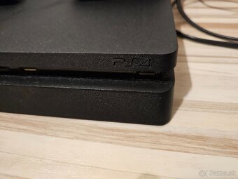 Predám konzolu PS4 a televízorom THOMSON 32HD5506 - 2