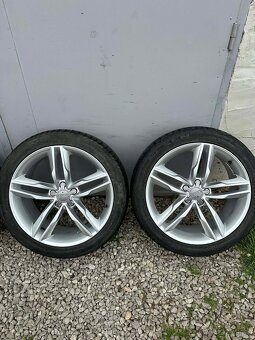 Audi elektrony r19 - 2