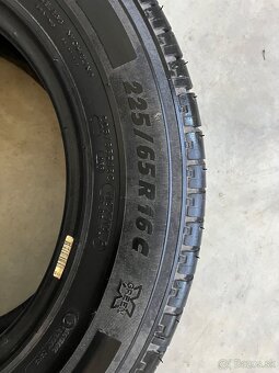 Predám  gumy 225/65 R 16 C MICHELIN - 2