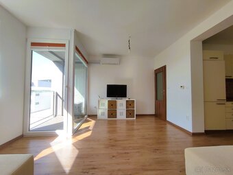 Ponúkame na predaj 2 izb. byt s výťahom v Novom Meste n/V - 2