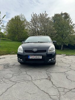 Predám Toyotu Corollu Verso 2.2 D 135 Terra - 2