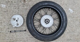 Zadné koleso + zadná brzda + os - JAWA ČZ 175 / 356 - 2