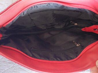 Krásna červená kabelka - 2