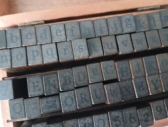 drevené razítka- abeceda - 2