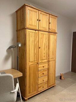 Drevená skriňa s nadstavcom - 2