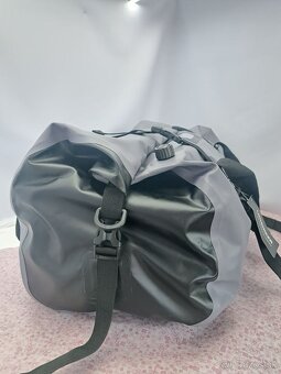 Predám vode odolnú tašku / vak na motorku - 2