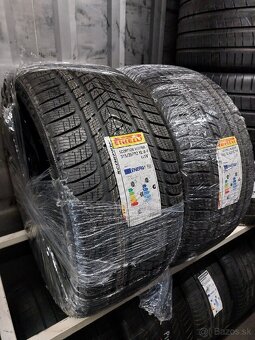 2ks Pirelli Scorpion Winter 315/35R22 RFT - 2