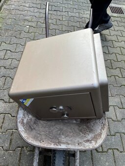 Predám trezor Safetronics - 2