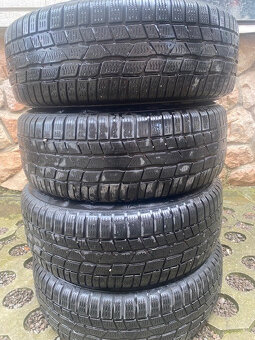 Predám 215/60 R16 4x zimnú sadu plech. diskov - 2