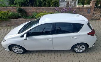 Toyota Auris 1,6 benzin, kup SR-2018,slusna vybava - 2