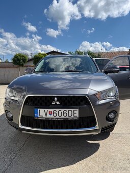 Mitsubishi Outlander SUV - 2