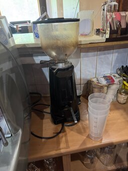 Predaj vybavenia z ukončenej gastro prevádzky – stoly, - 2