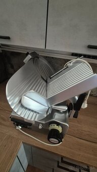 Poloautomatický krájač na výrobky s ostrím - 2