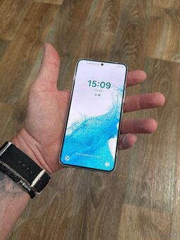 Samsung Galaxy S22 - 2