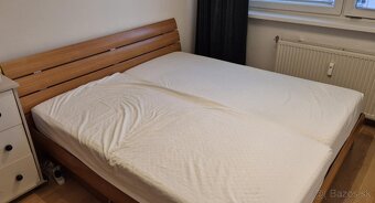 Manželská posteľ s úložným priestorom + nočné stolíky - 2