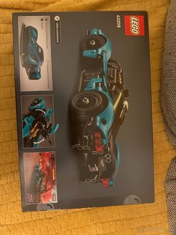 Predám LEGO® Technic 42208 Aston Martin Valkyrie - 2