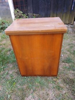 Retro šijací stroj - 2