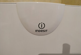 Chladnička s mrazničkou Indesit - 2