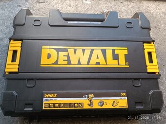 DeWALT DCD796D2 Aku vŕtačka + 2x2ah batérie - 2