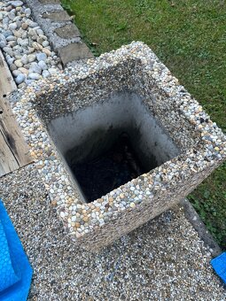 Betonovy kvetinac - 2