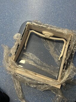 Stresne okno na karavan 40x40 - 2