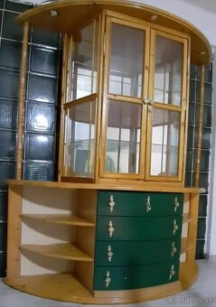 Predám stôl a presklenú vitrínu - 2