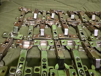 Predam pánty a uchytky - 2