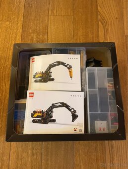 LEGO Technic Volvo EC500 Bager - 2